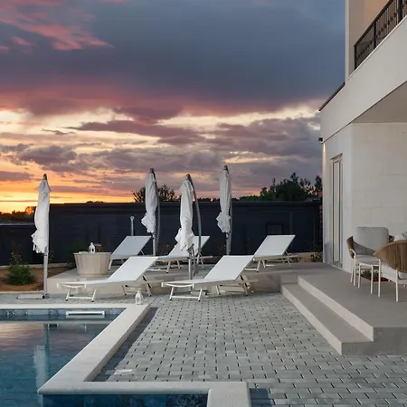 Fjok, Villa Sveti Filip i Jakov