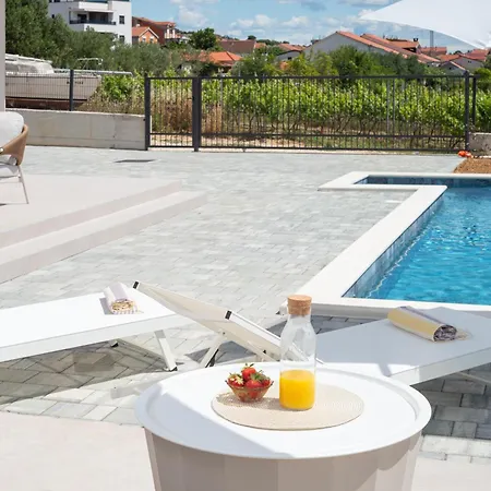 Villa Fjok, *