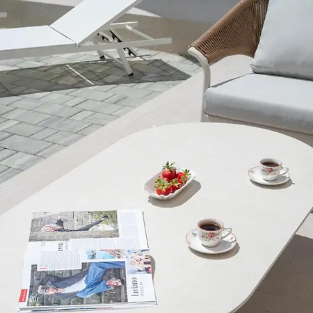 Fjok, Villa