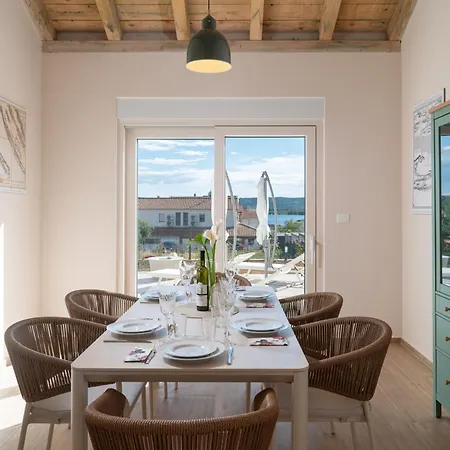 Villa Fjok, Sveti Filip i Jakov