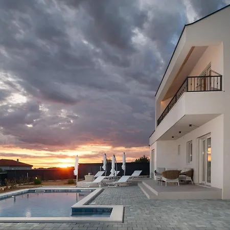 Fjok, Villa Sveti Filip i Jakov