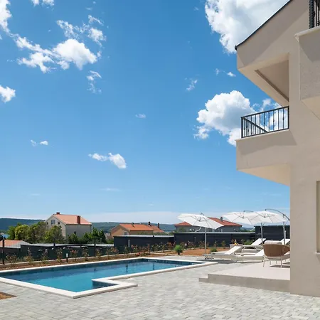 Fjok, Βίλα Sveti Filip i Jakov